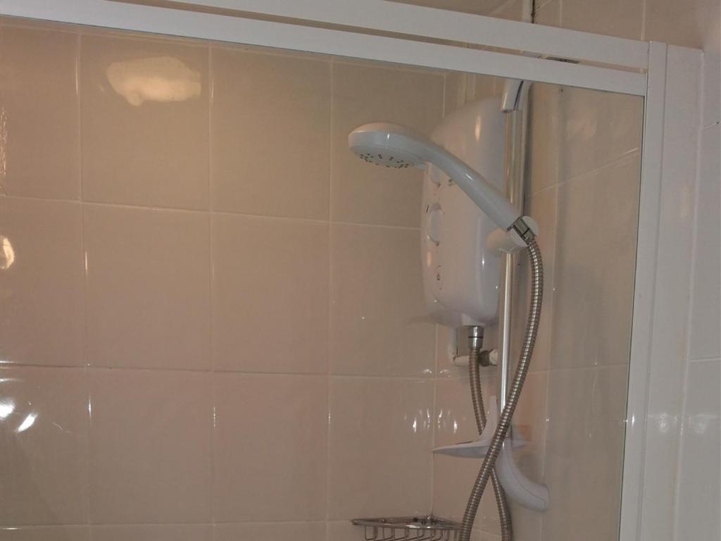 Diamonds Villa Near York Hospital Room photo