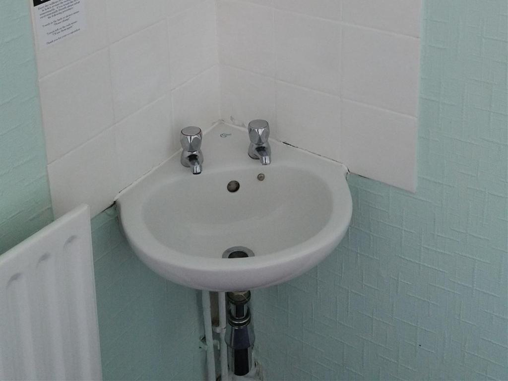 Diamonds Villa Near York Hospital Room photo